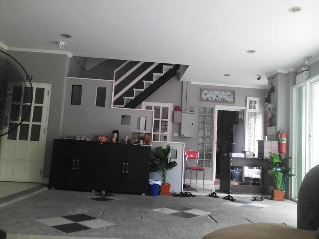 Taylor'S Guesthouse Hua Hin Exterior photo